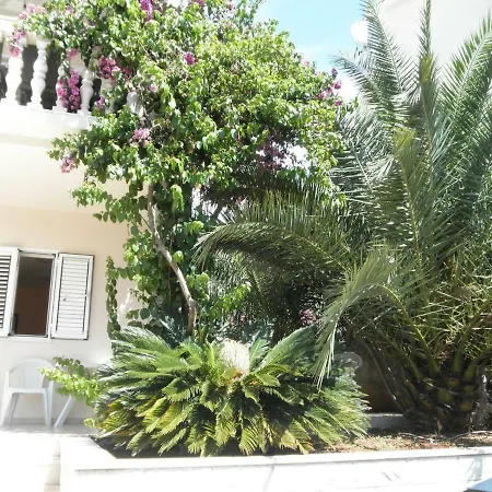 Beautiful 3min From Beach Trogir